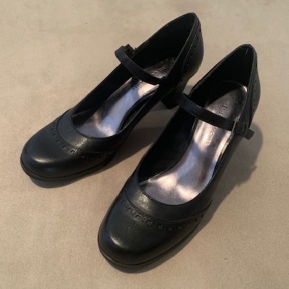 Etienne Aigner Leather Mary Jane Heel Pumps NWOT- size 6 1/2 Black - Picture 2 of 12